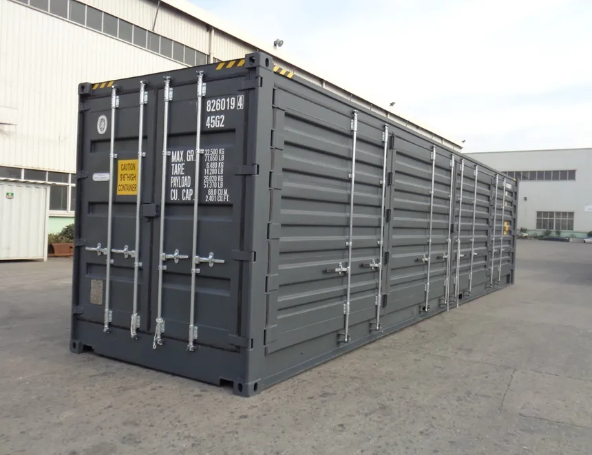 Anthrazitfarbener 40-Fuß Open-Side-Container mit seitlichen Türen, geschlossen (Schrägansicht).